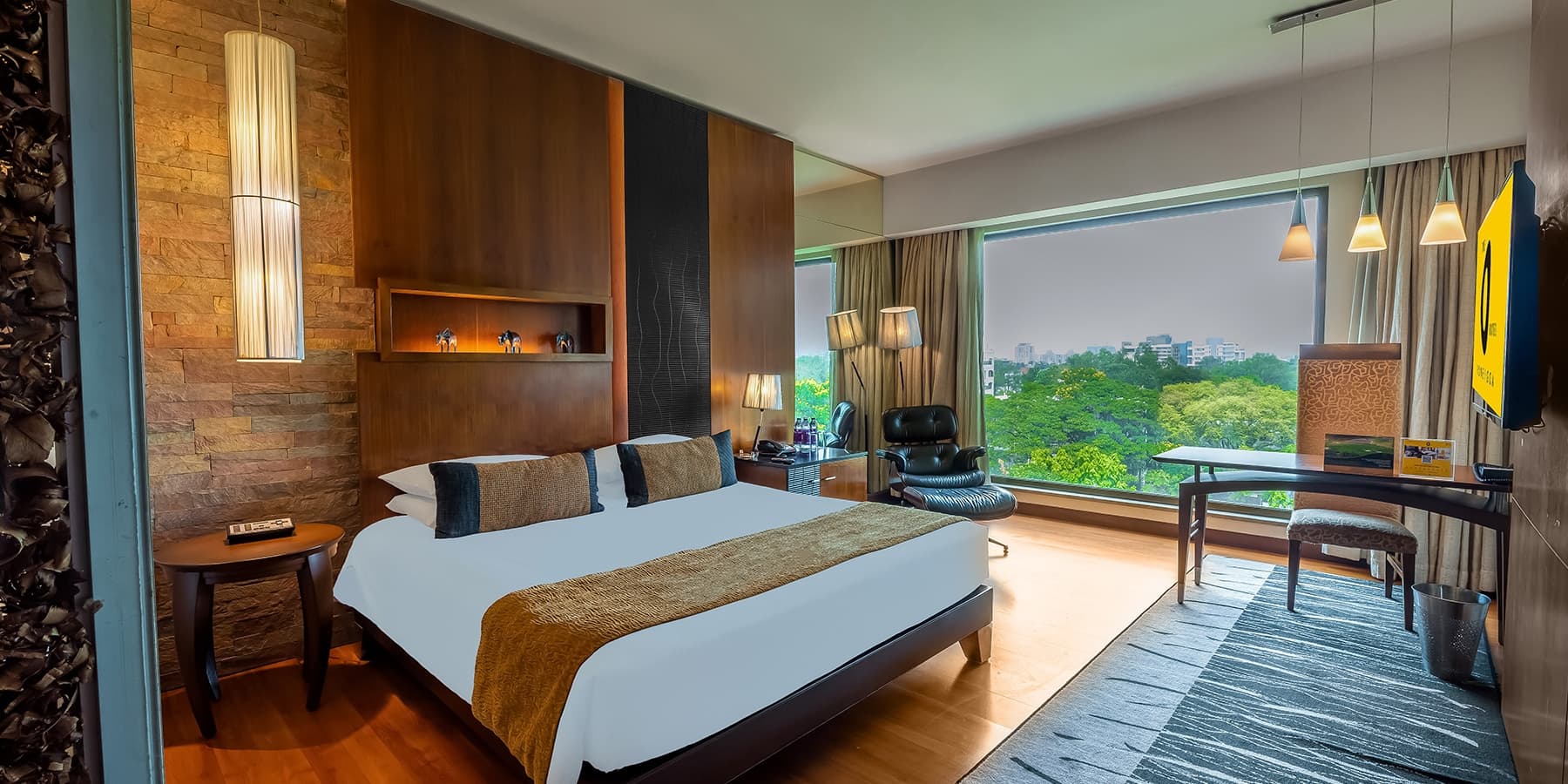 Deluxe Room decor